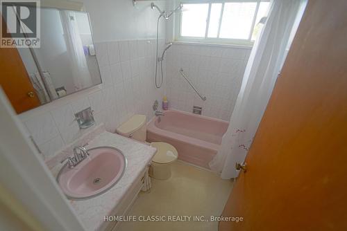 93 Mount Olive Drive, Toronto, ON - Indoor Photo Showing Bathroom