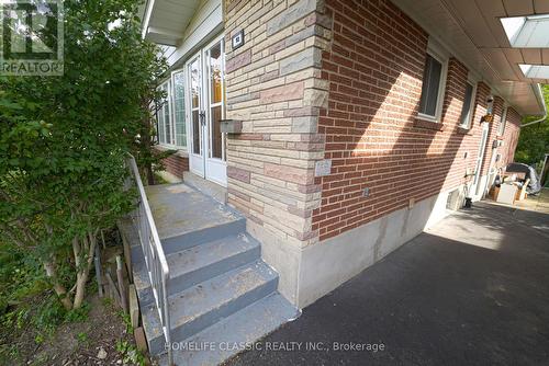 93 Mount Olive Drive, Toronto, ON - Outdoor