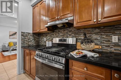 13 Bliss Street, Brampton, ON - Indoor Photo Showing Kitchen With Upgraded Kitchen