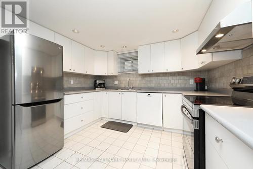 15 Smallwood Drive, Toronto, ON - Indoor Photo Showing Kitchen