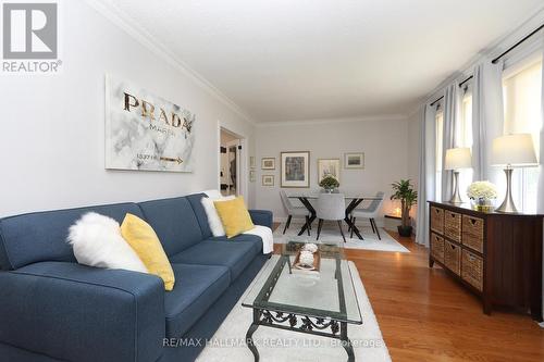 15 Smallwood Drive, Toronto, ON - Indoor Photo Showing Living Room