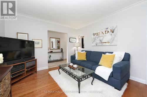 15 Smallwood Drive, Toronto, ON - Indoor Photo Showing Living Room