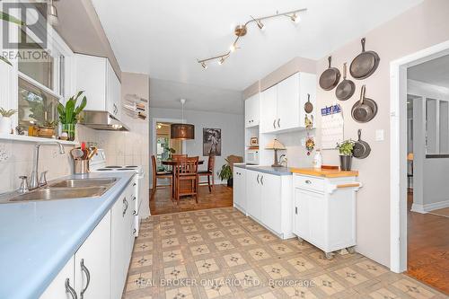 196 Grove Park Drive, Burlington, ON - Indoor Photo Showing Kitchen With Double Sink