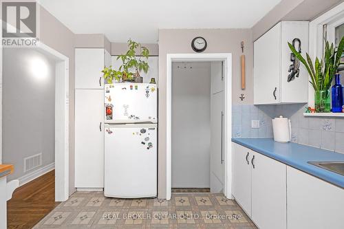 196 Grove Park Drive, Burlington, ON - Indoor Photo Showing Kitchen