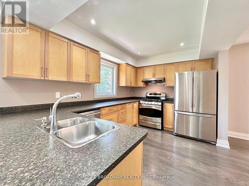 941 Blyleven Boulevard, Mississauga, ON - Indoor Photo Showing Kitchen With Double Sink