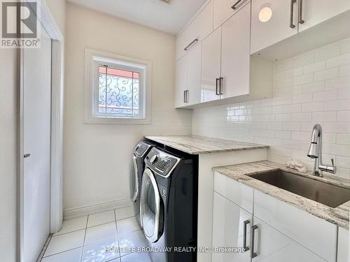 941 Blyleven Boulevard, Mississauga, ON - Indoor Photo Showing Laundry Room