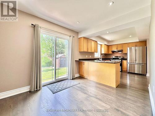 941 Blyleven Boulevard, Mississauga, ON - Indoor Photo Showing Kitchen