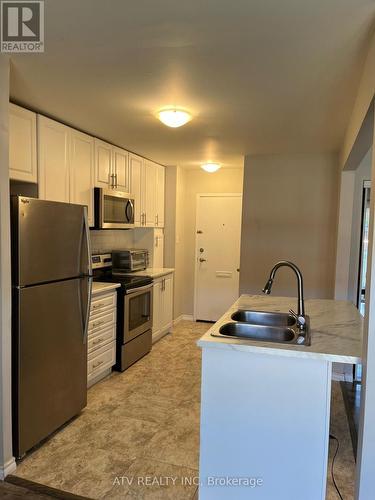 146 - 17 Old Pine Trail, St. Catharines, ON - Indoor Photo Showing Kitchen With Double Sink