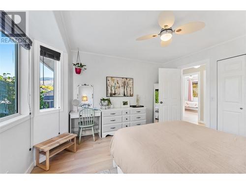 300 Murray Crescent, Kelowna, BC - Indoor Photo Showing Bedroom