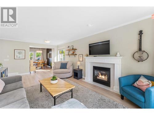 300 Murray Crescent, Kelowna, BC - Indoor Photo Showing Living Room With Fireplace