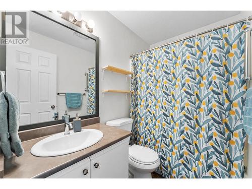 300 Murray Crescent, Kelowna, BC - Indoor Photo Showing Bathroom