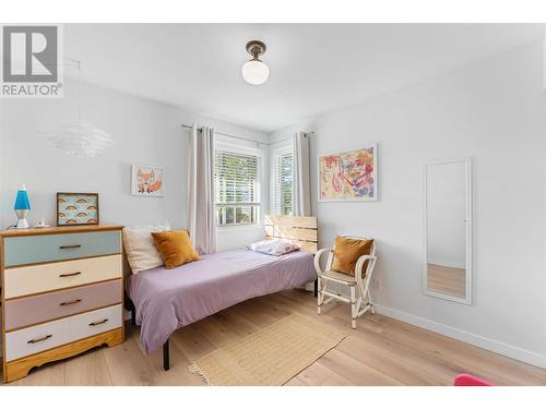 300 Murray Crescent, Kelowna, BC - Indoor Photo Showing Bedroom