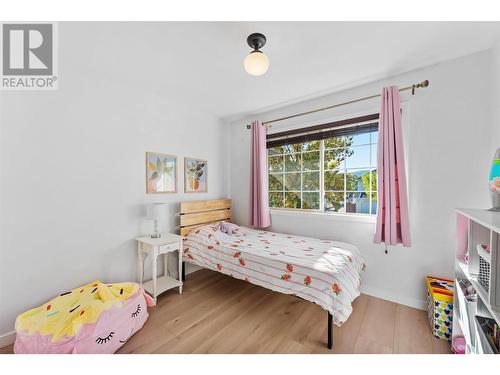 300 Murray Crescent, Kelowna, BC - Indoor Photo Showing Bedroom