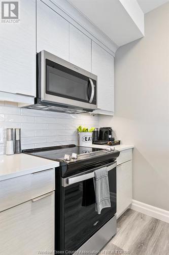 728 Brownstone Unit# 303, Lakeshore, ON - Indoor Photo Showing Kitchen