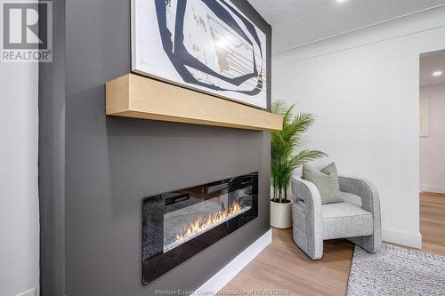 91 Woodlawn, Kingsville, ON - Indoor With Fireplace