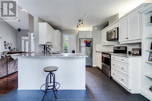 144 Train Court, Kingsville, ON - Indoor Photo Showing Kitchen With Upgraded Kitchen