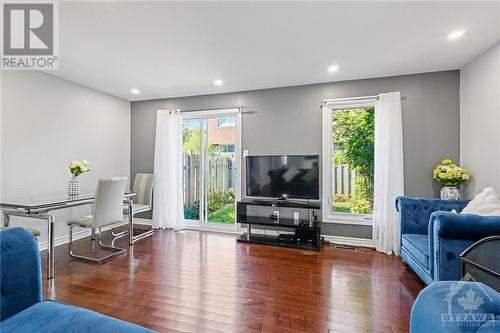 3333 Mccarthy Road Unit#19, Ottawa, ON - Indoor Photo Showing Living Room