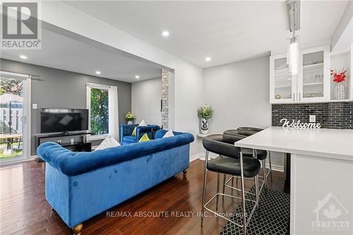 19 - 3333 Mccarthy Road, Ottawa, ON - Indoor Photo Showing Living Room