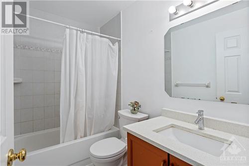 2112 Gardenway Drive, Ottawa, ON - Indoor Photo Showing Bathroom