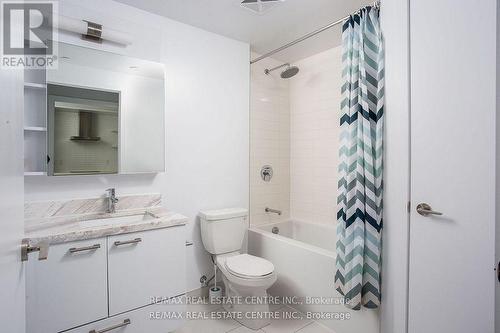 1910 - 2221 Yonge Street, Toronto, ON - Indoor Photo Showing Bathroom