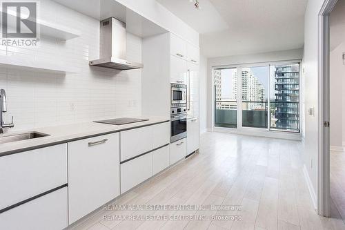 1910 - 2221 Yonge Street, Toronto, ON - Indoor Photo Showing Kitchen With Upgraded Kitchen