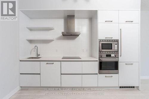 1910 - 2221 Yonge Street, Toronto, ON - Indoor Photo Showing Kitchen