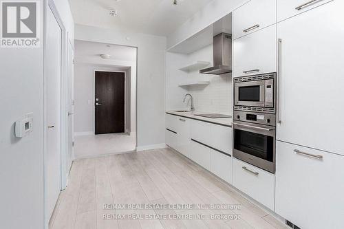 1910 - 2221 Yonge Street, Toronto, ON - Indoor Photo Showing Kitchen