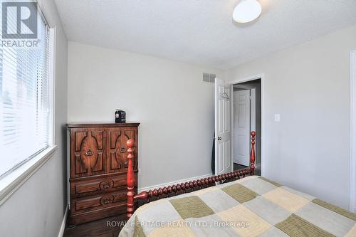 617 Weyburn Square N, Pickering, ON - Indoor Photo Showing Bedroom