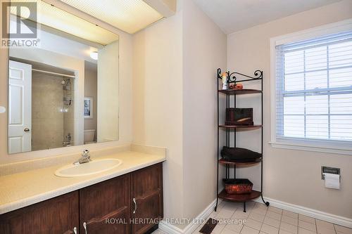 617 Weyburn Square N, Pickering, ON - Indoor Photo Showing Bathroom