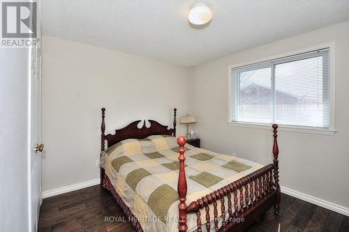 617 Weyburn Square N, Pickering, ON - Indoor Photo Showing Bedroom