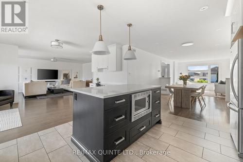 8 Vertis Court, Belleville, ON - Indoor Photo Showing Kitchen With Upgraded Kitchen