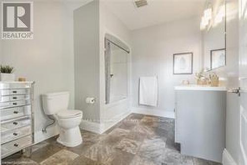 8 Talbot Street W, Haldimand, ON - Indoor Photo Showing Bathroom