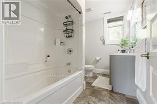 8 Talbot Street W, Haldimand, ON - Indoor Photo Showing Bathroom