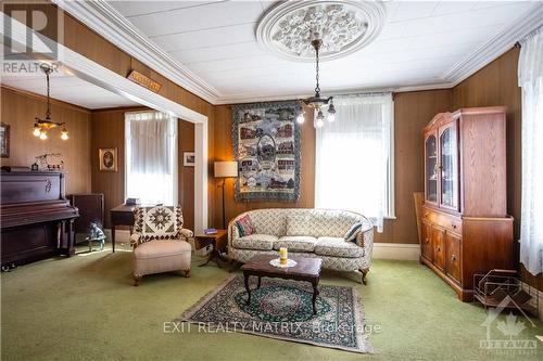 74 Craig Street, Prescott And Russell, ON - Indoor Photo Showing Living Room