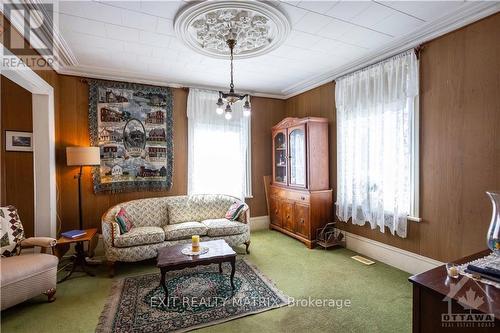 74 Craig Street, Prescott And Russell, ON - Indoor Photo Showing Living Room