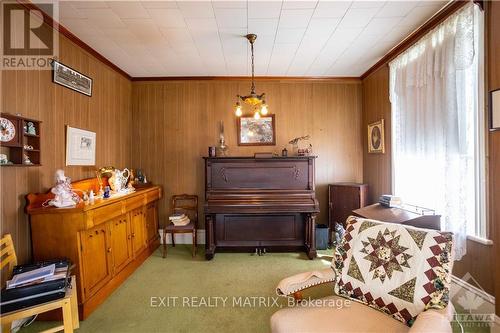 74 Craig Street, Russell, ON - Indoor Photo Showing Living Room