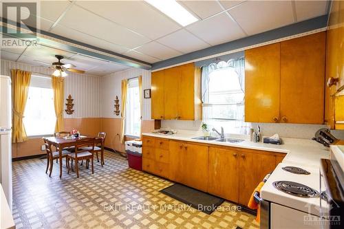 74 Craig Street, Russell, ON - Indoor Photo Showing Kitchen With Double Sink