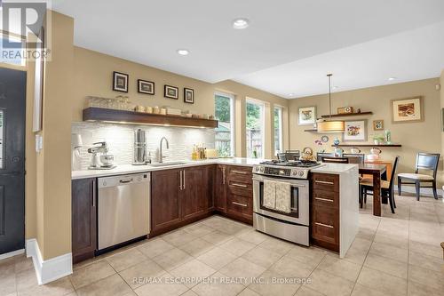 66 Yates Street, St. Catharines, ON - Indoor Photo Showing Kitchen