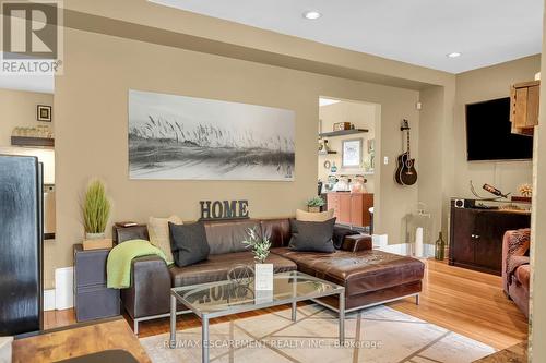 66 Yates Street, St. Catharines, ON - Indoor Photo Showing Living Room