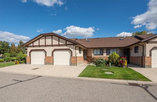 25-2200 Gordon Drive, Kelowna, BC - Outdoor With Facade