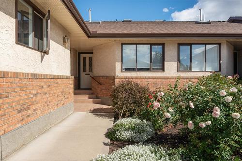 25-2200 Gordon Drive, Kelowna, BC - Outdoor With Deck Patio Veranda