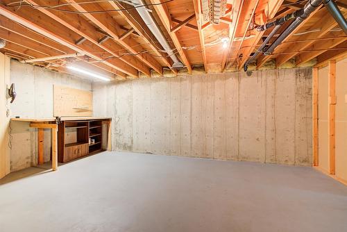 25-2200 Gordon Drive, Kelowna, BC - Indoor Photo Showing Basement