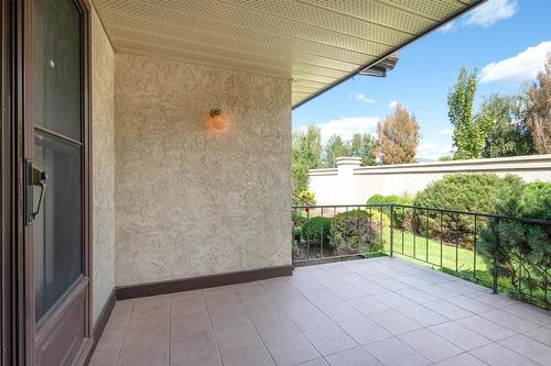 25-2200 Gordon Drive, Kelowna, BC - Outdoor With Exterior