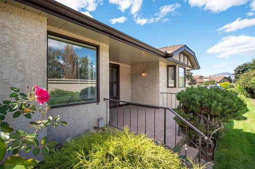 25-2200 Gordon Drive, Kelowna, BC - Outdoor