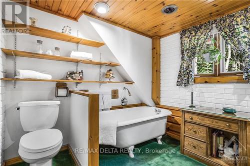 6758 Newton Road, Prescott And Russell, ON - Indoor Photo Showing Bathroom