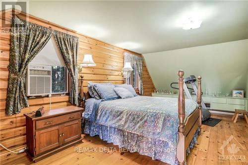 6758 Newton Road, Prescott And Russell, ON - Indoor Photo Showing Bedroom