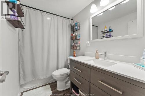 1448 Olive, Windsor, ON - Indoor Photo Showing Bathroom