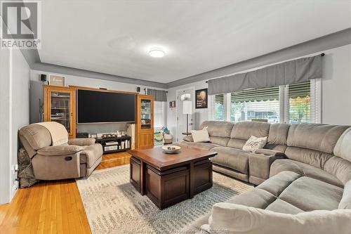 1448 Olive, Windsor, ON - Indoor Photo Showing Living Room