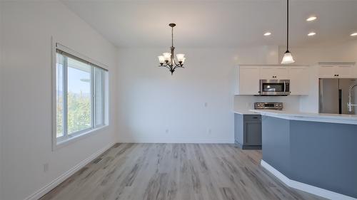 10-820 Mckenzie Road, Kelowna, BC - Indoor Photo Showing Kitchen