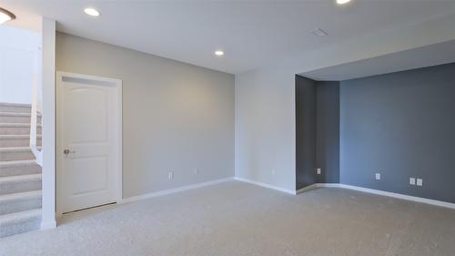 10-820 Mckenzie Road, Kelowna, BC - Indoor Photo Showing Other Room